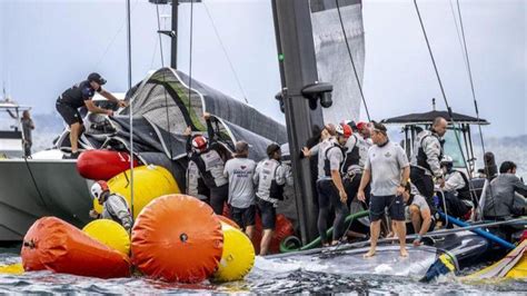 U.S. team sure of continuing in America’s Cup after capsize